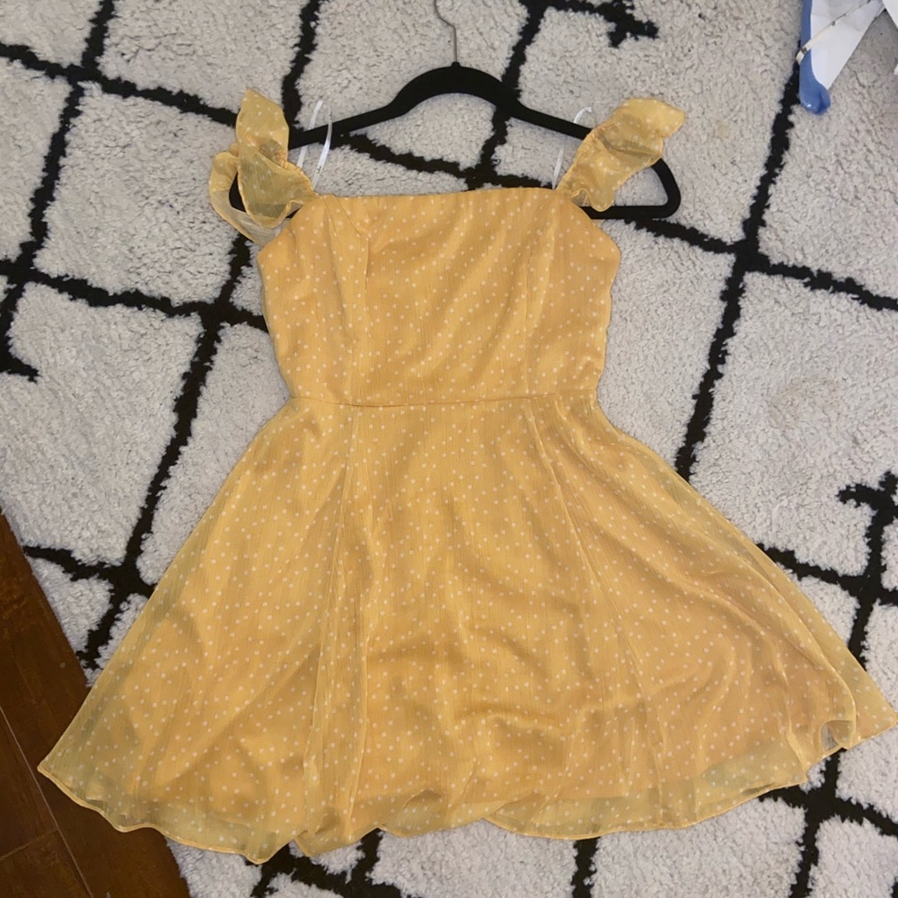 yellow lulus polkadot dress